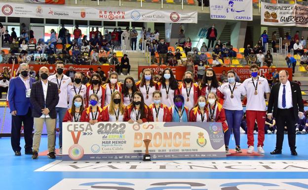 El cadete femenino se colgó el bronce.