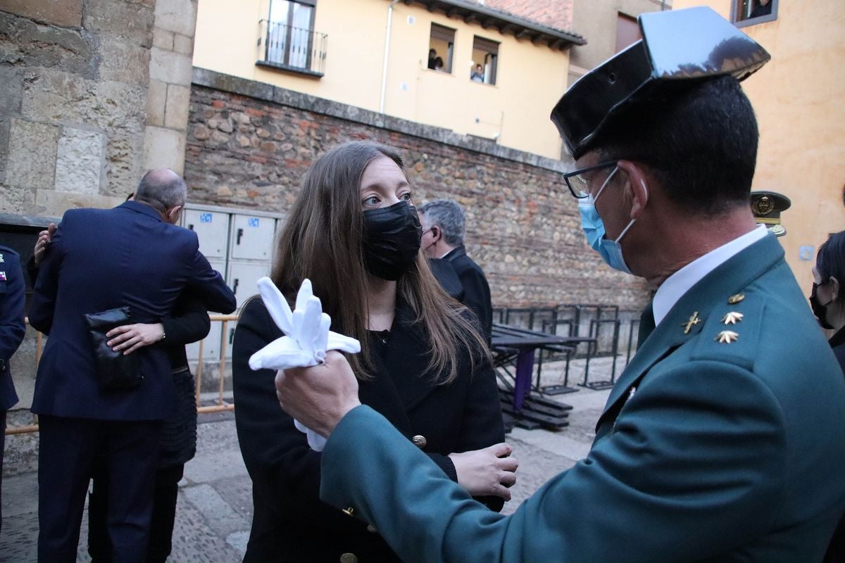 La Delegada de la Junta de Castilla y León, Ester Muñoz asiste a la Procesión del Santo Entierro en León