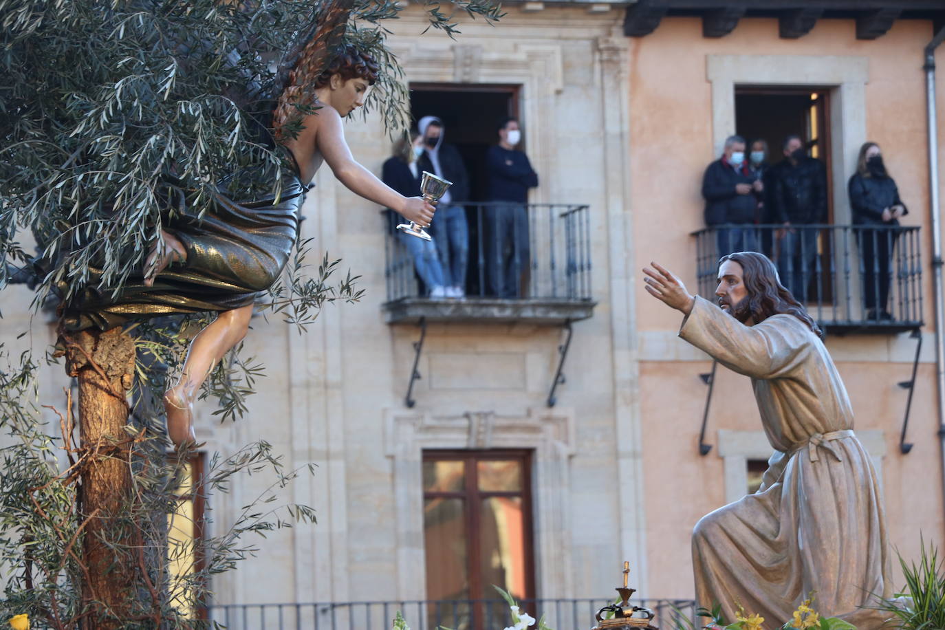 Fotos: Procesión de los Pasos, al completo