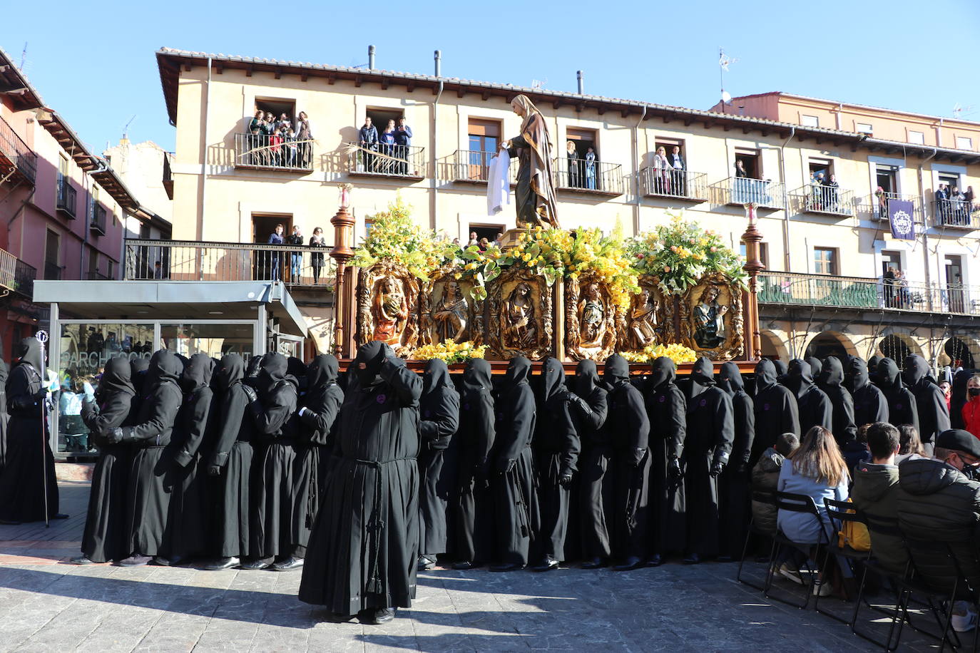 Fotos: Procesión de los Pasos, al completo