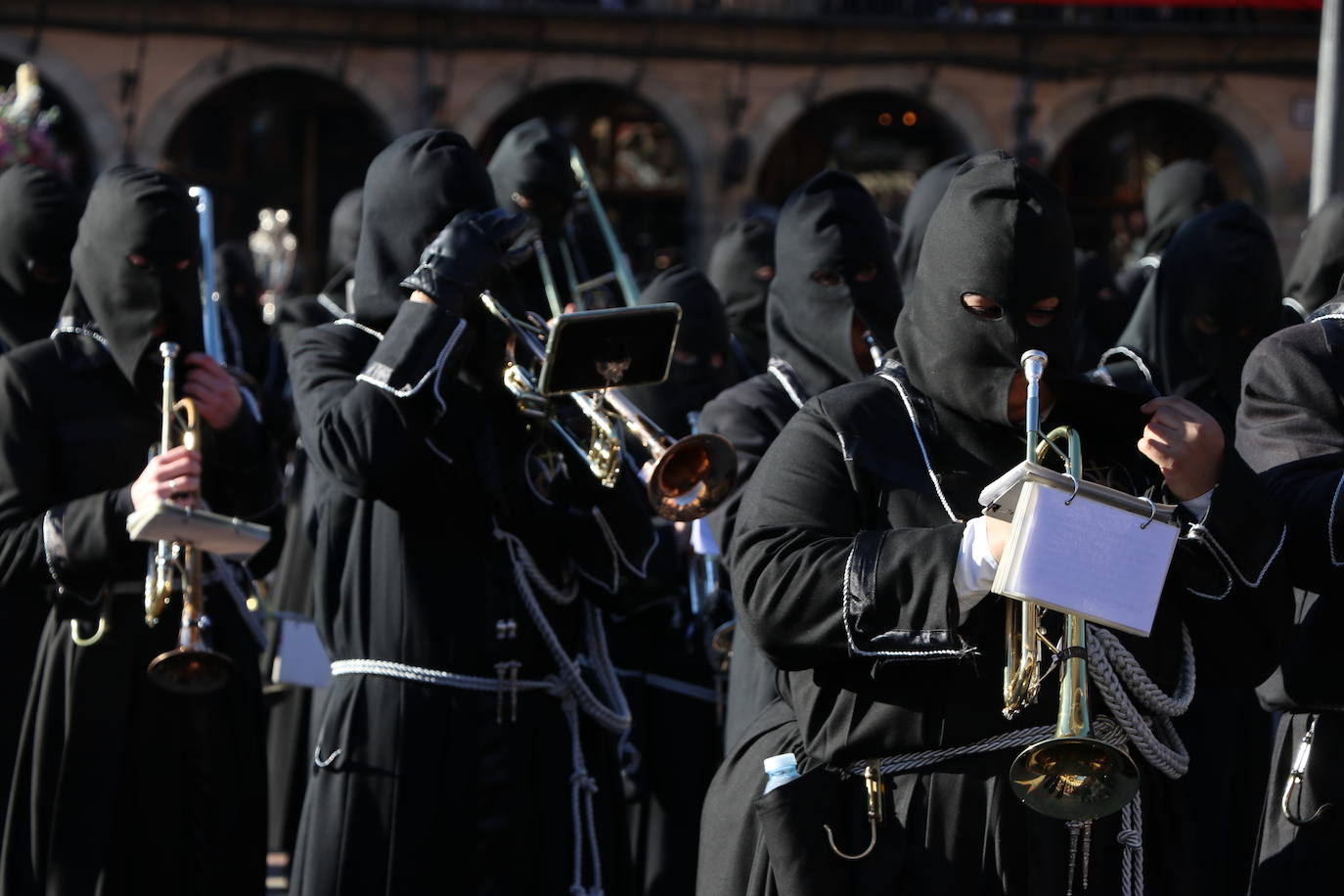 Fotos: Procesión de los Pasos, al completo