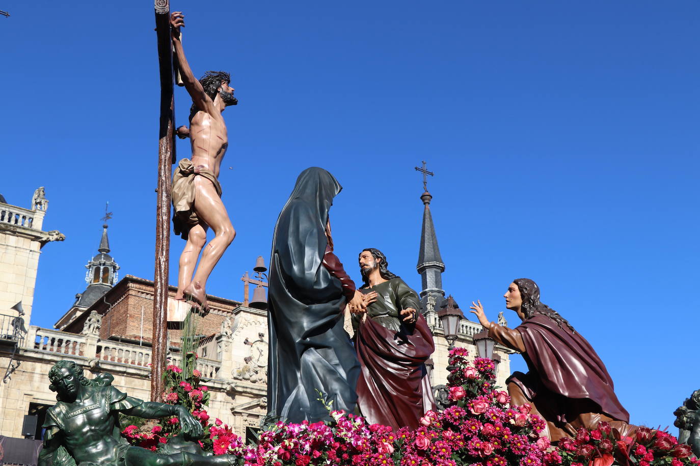 Fotos: Procesión de los Pasos, al completo