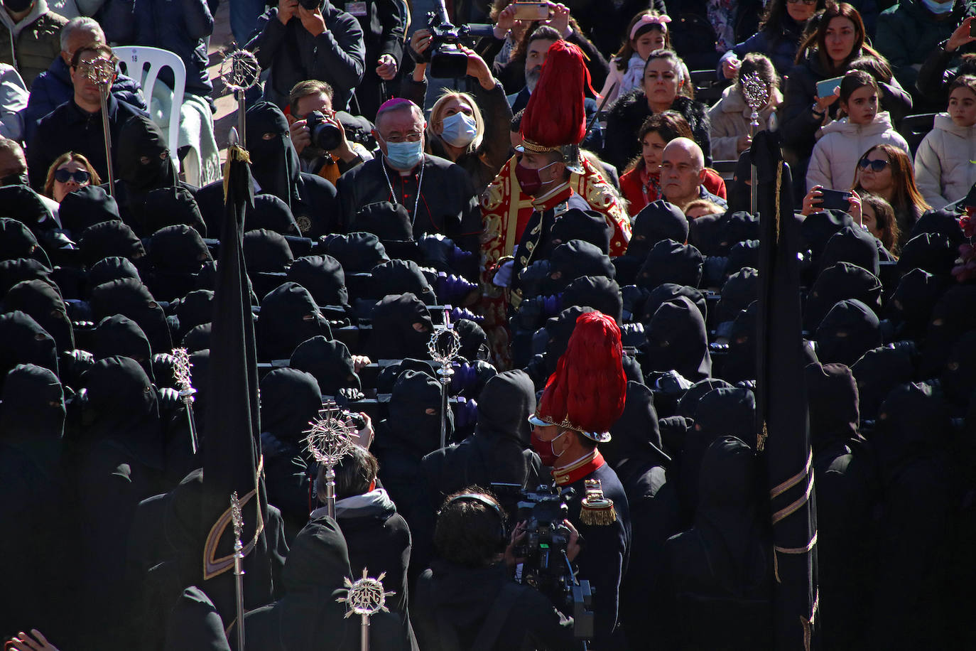 Procesión de los Pasos y acto de El Encuentro en León desde el objetivo del fotógrafo Peio García.