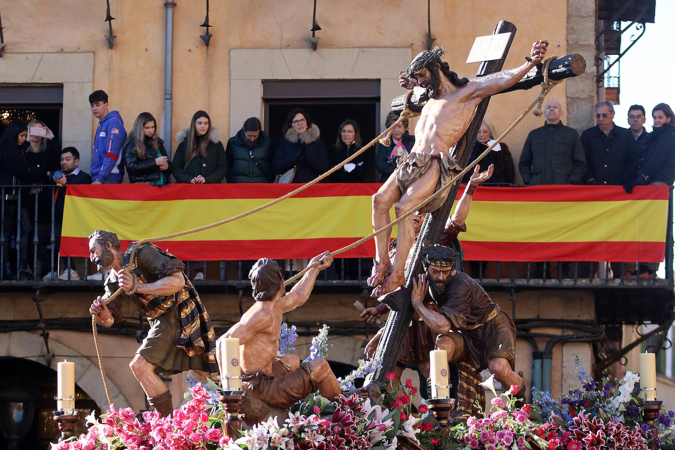 Procesión de los Pasos y acto de El Encuentro en León desde el objetivo del fotógrafo Peio García.