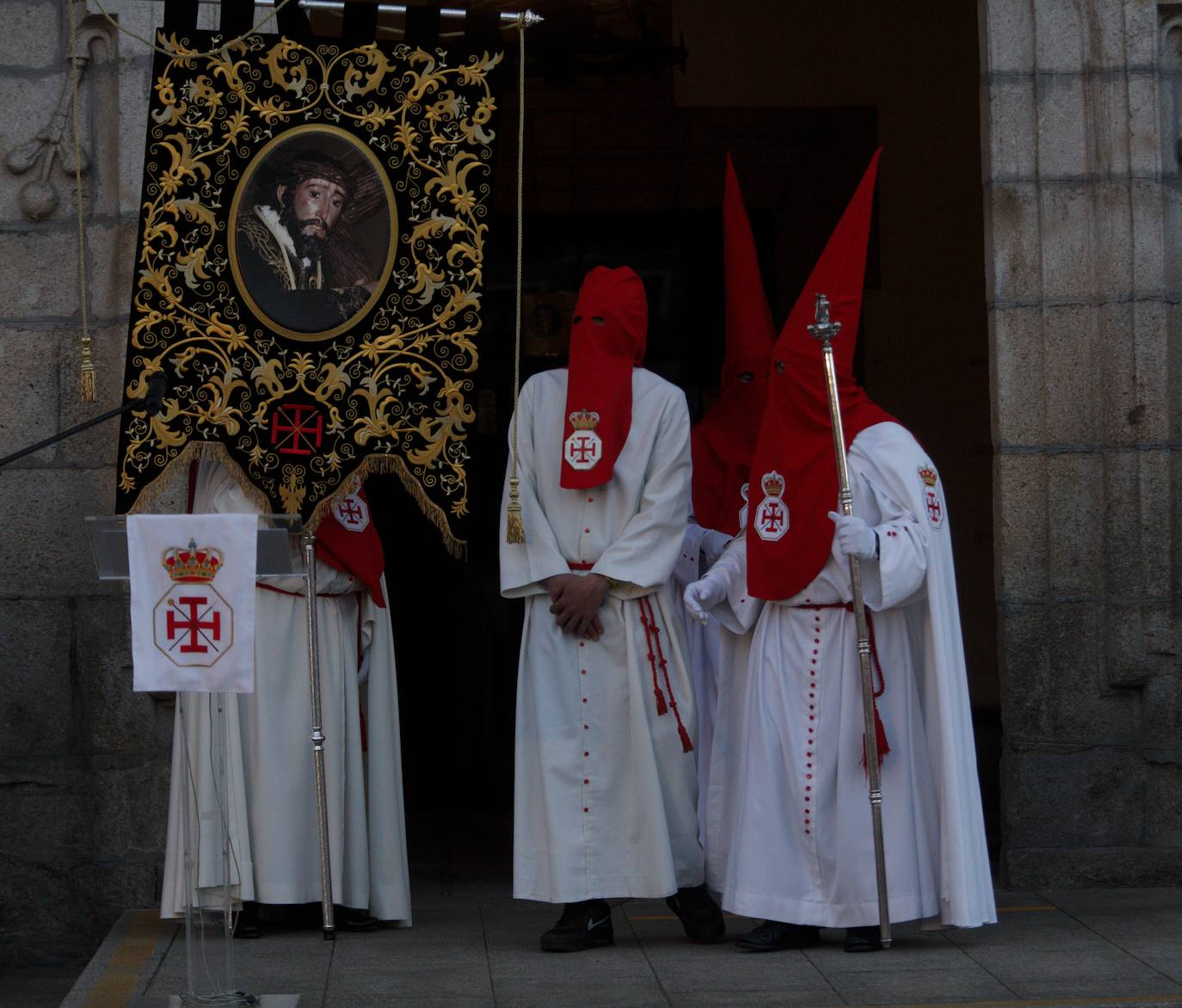 Procesión de la Santa Cena con la liberación de un preso.