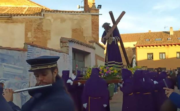 Galería. Jesús Nazareno con la Cruz a Cuestas es uno de los pasos más caracteristicos de esta procesión.