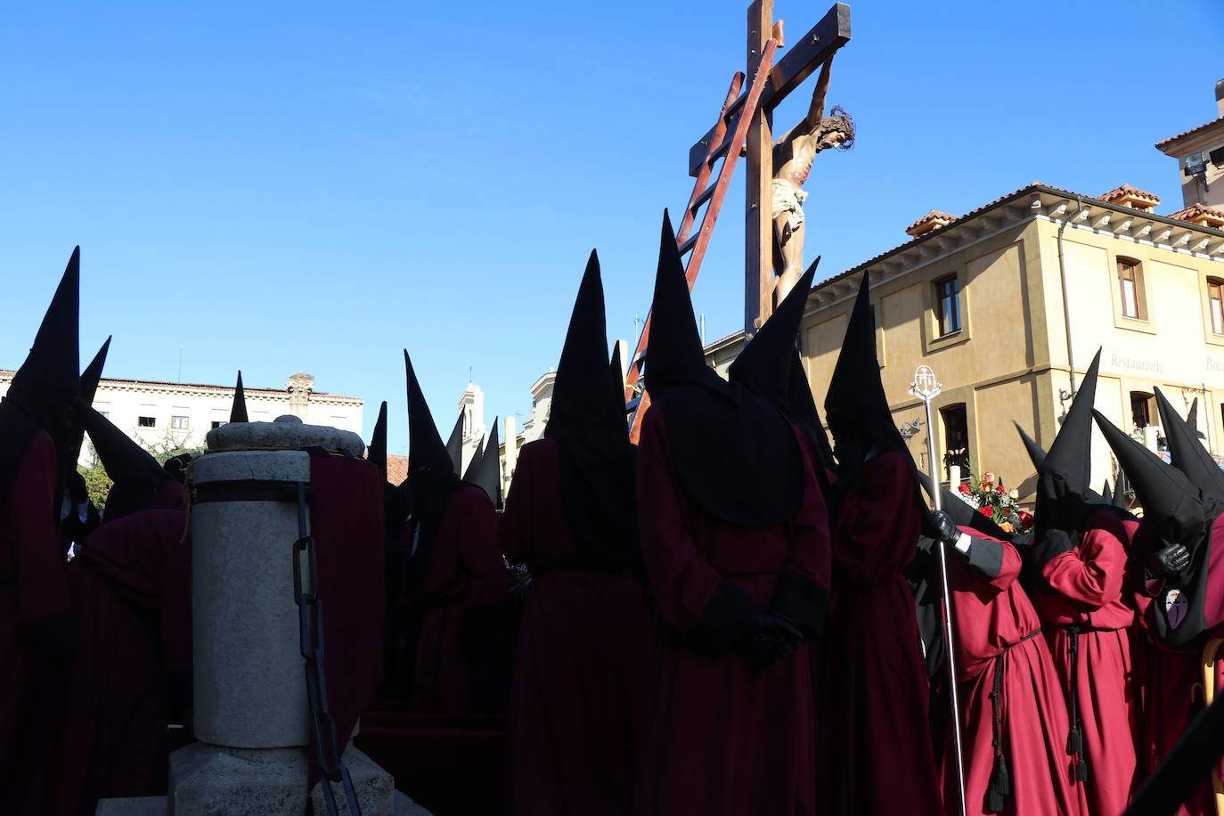 Acto central de la Procesión del Desenclavo en San Isidoro. 