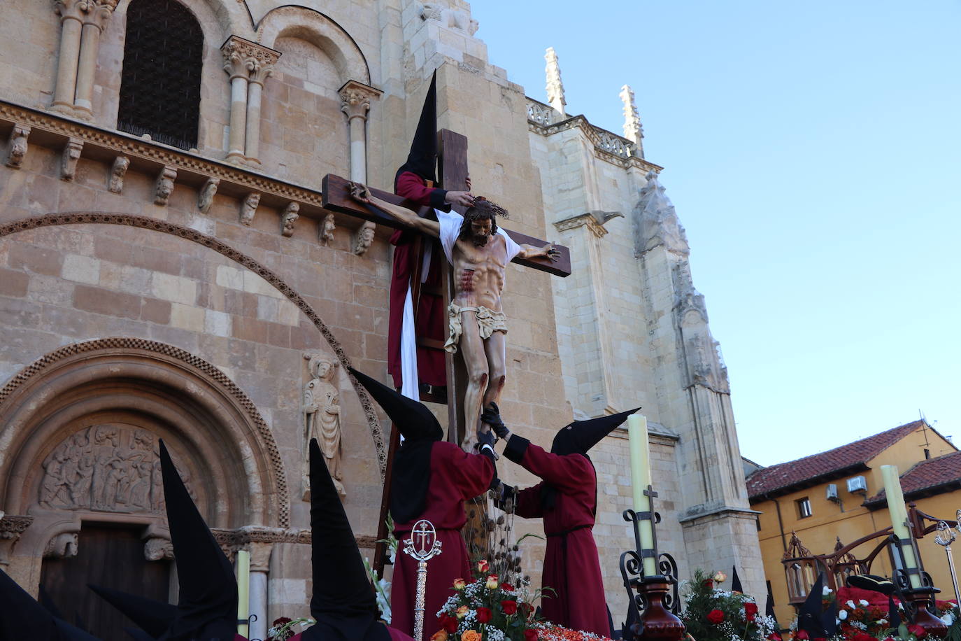 Acto central de la Procesión del Desenclavo en San Isidoro. 