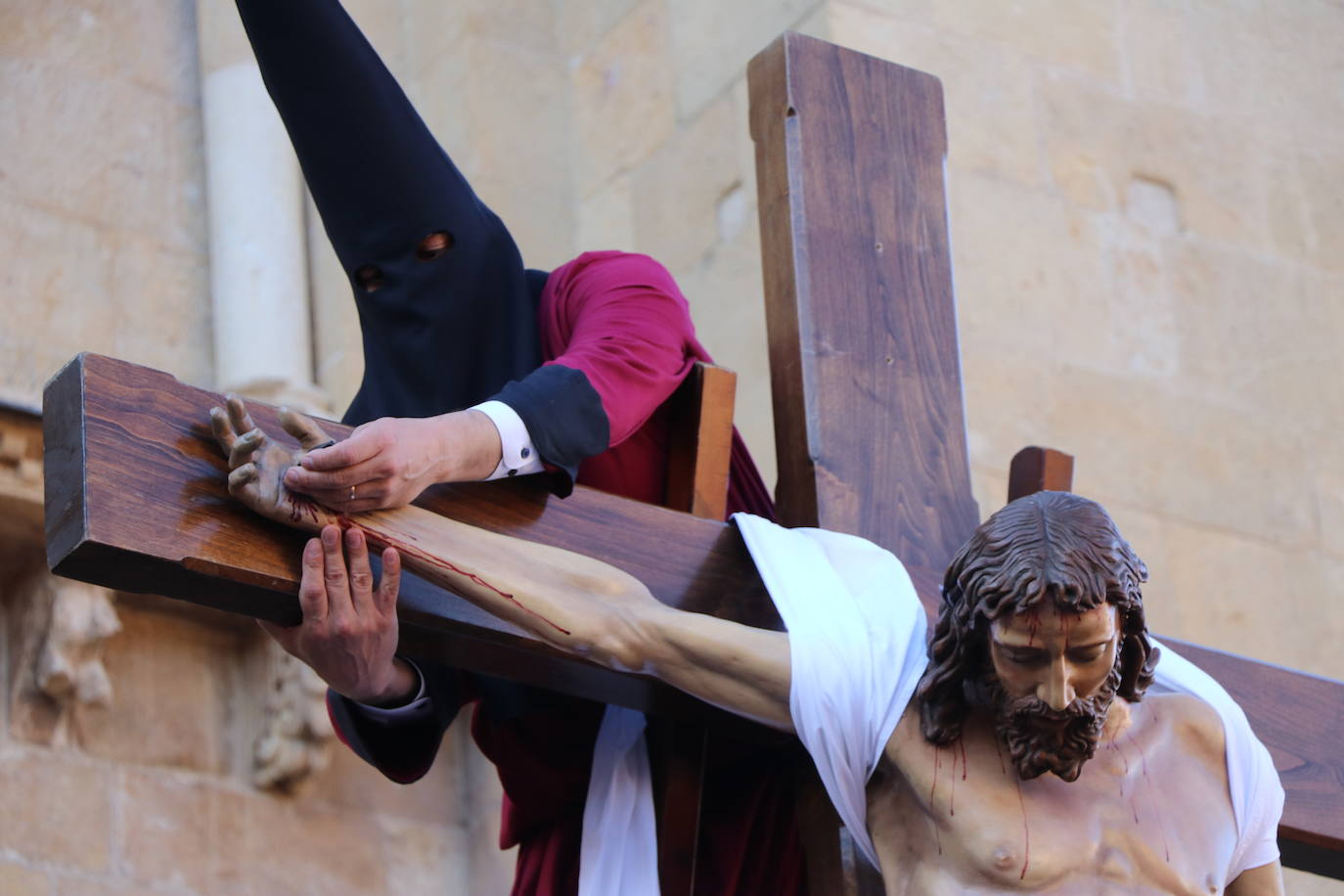 Acto central de la Procesión del Desenclavo en San Isidoro. 