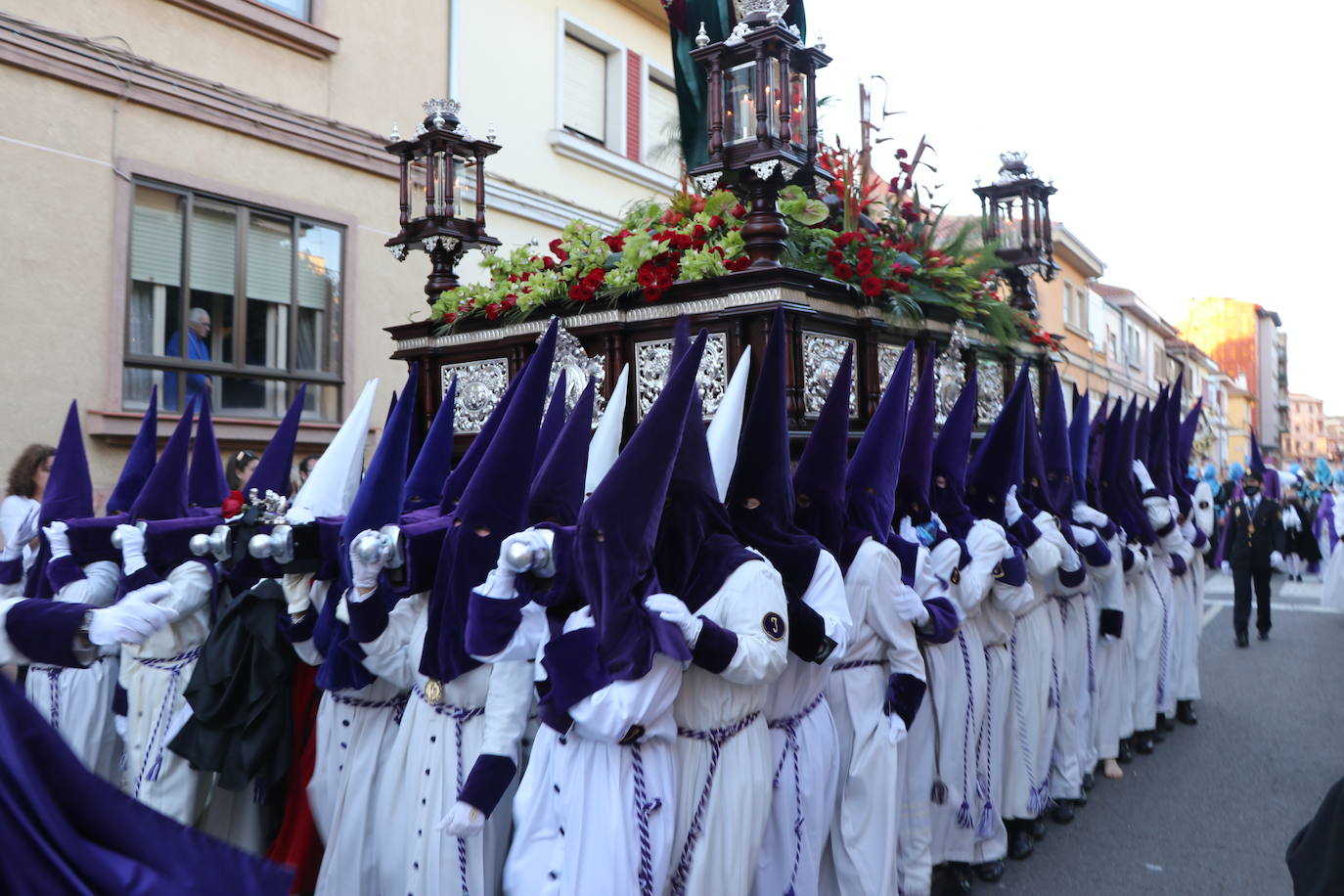 Procesión de La Soledad, dentro de la Cofradía de Jesús Divino Obrero. 