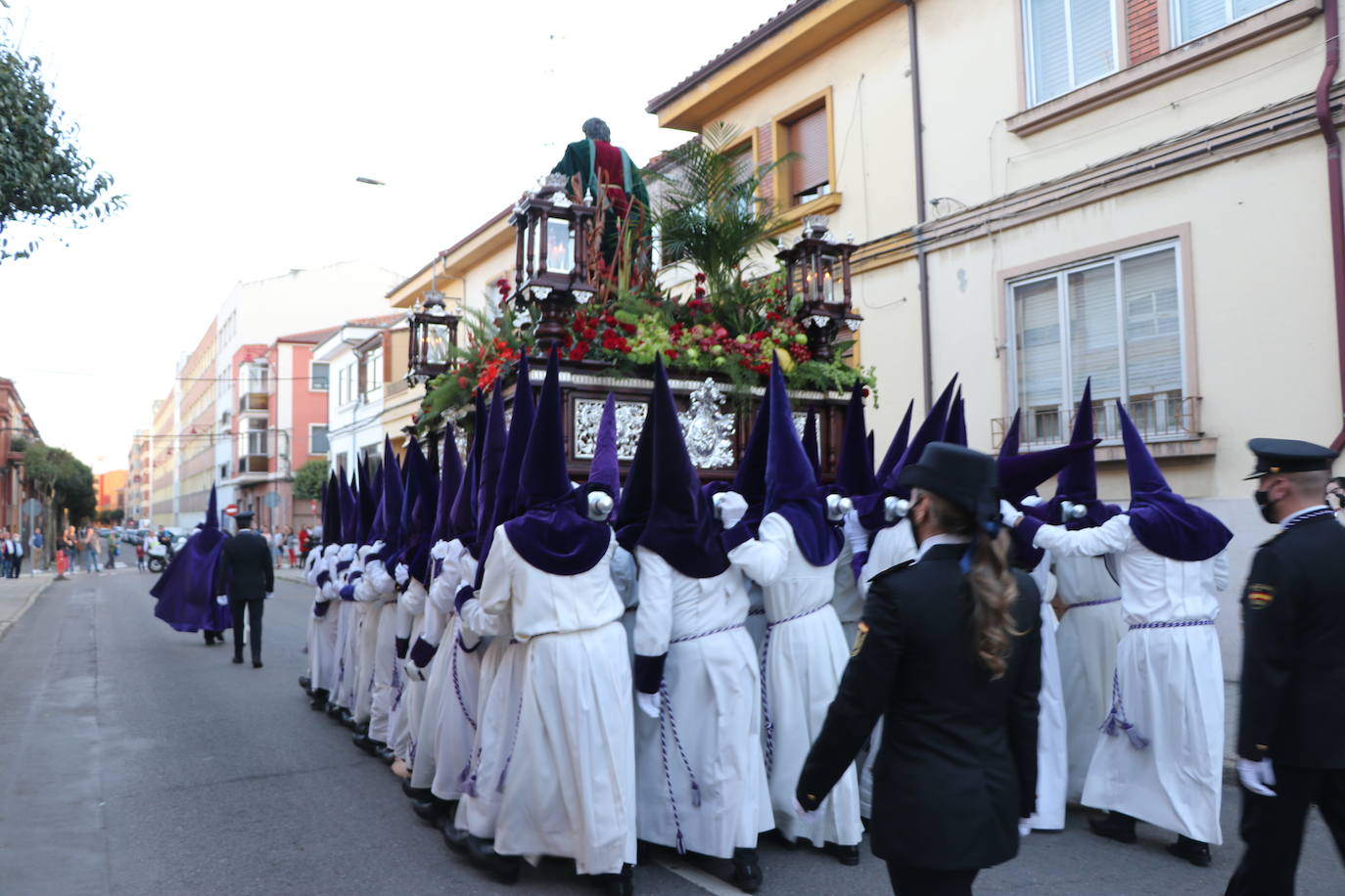 Procesión de La Soledad, dentro de la Cofradía de Jesús Divino Obrero. 