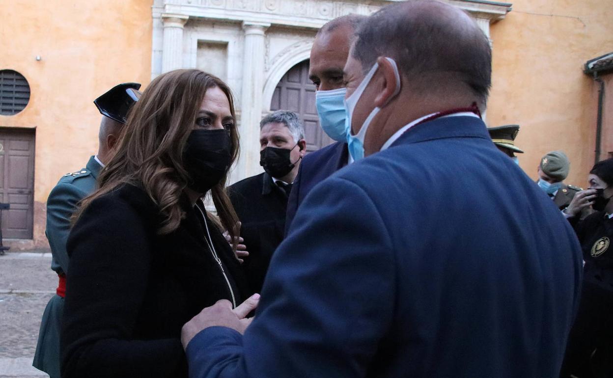 La Delegada del Gobierno, Virginia Barcones asiste a la Procesión del Santo Entierro en León.