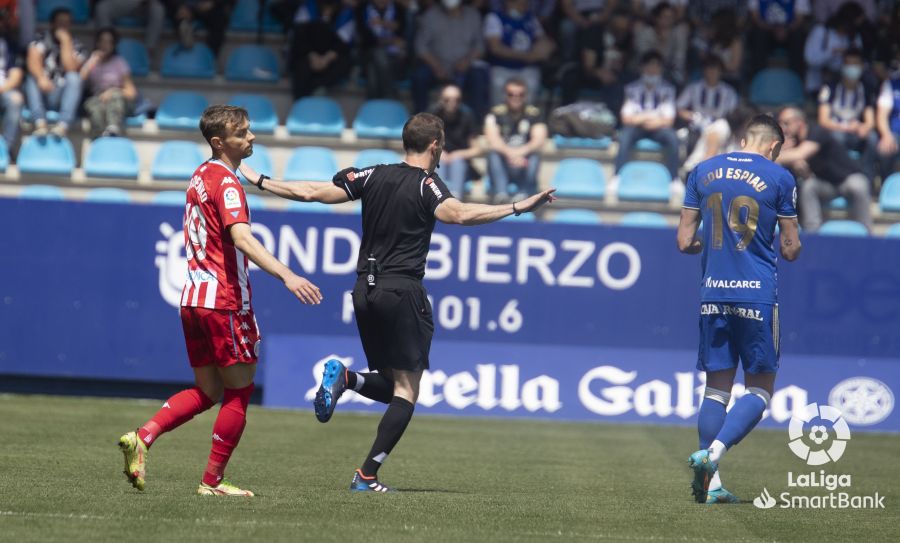 El conjunto berciano supera con autoridad al Lugo en El Toralín.