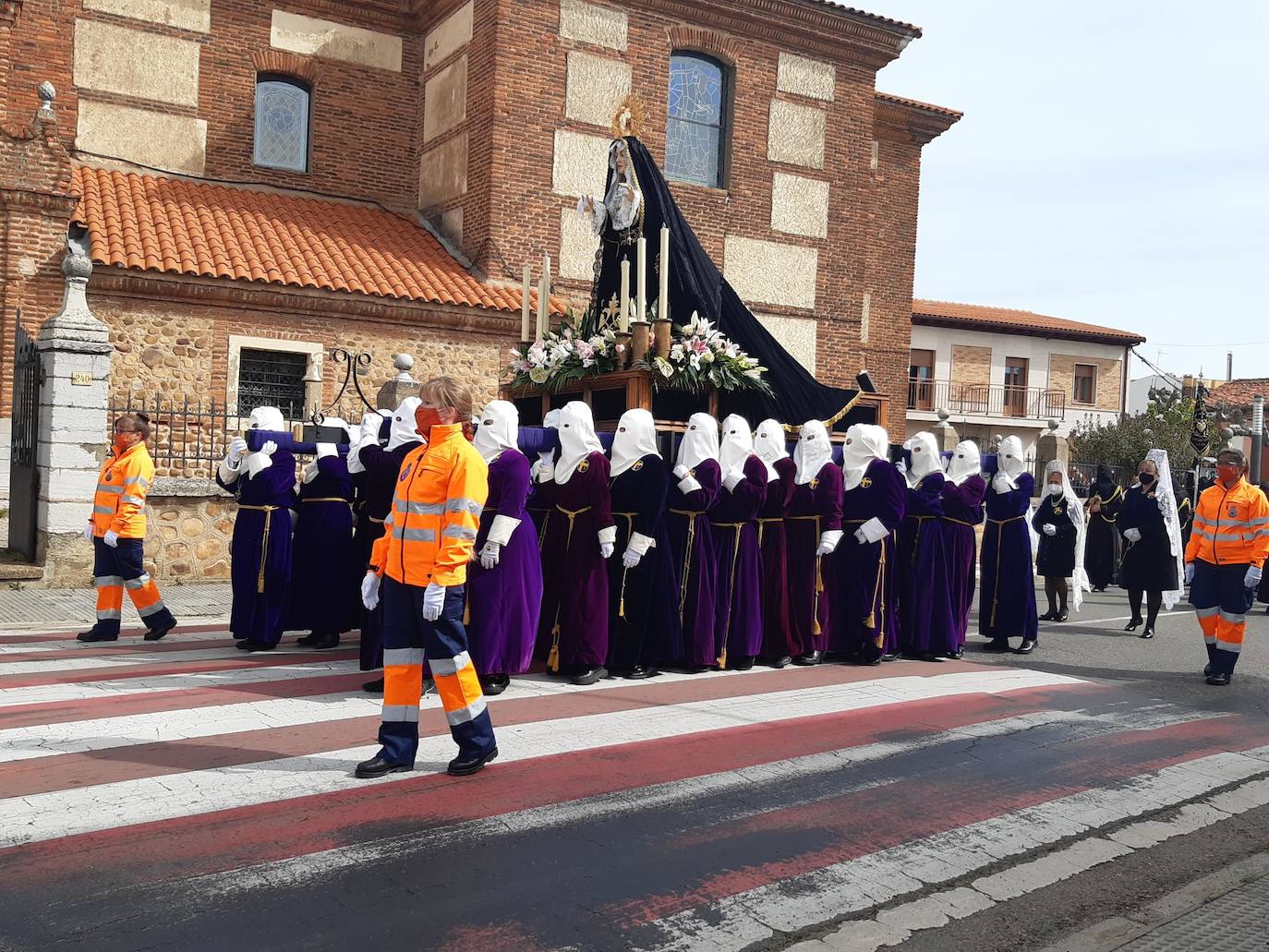 El paso de la Virgen Dolorosa y el de Jesús capitalizan la última procesión de la Semana Santa de San Andrés