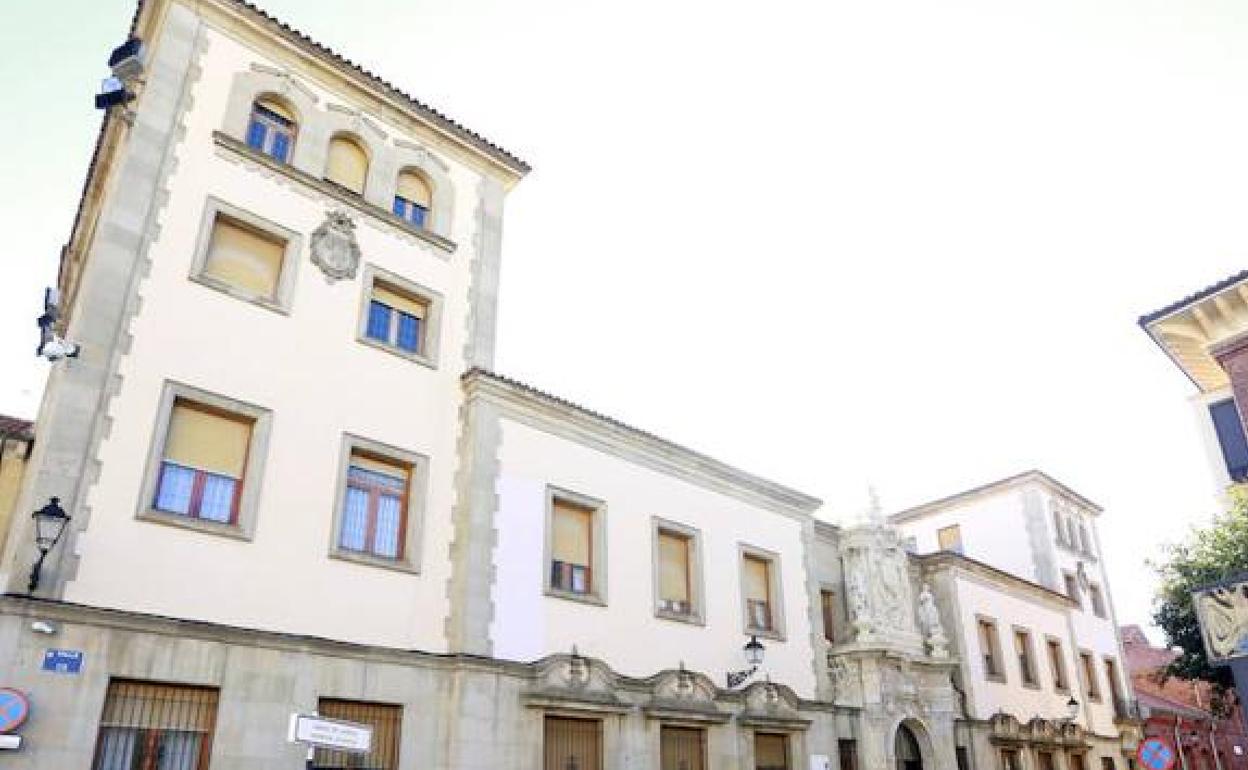 Fachada principal de la Audiencia Provincial de León. 