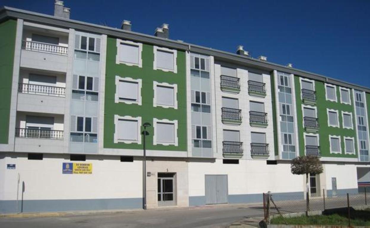 El PP de Cacabelos carga contra el alcalde por la sentencia del Edificio Roma.