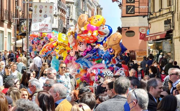 Imagen de la calle Ancha de la capital durante estos días de Semana Santa. 