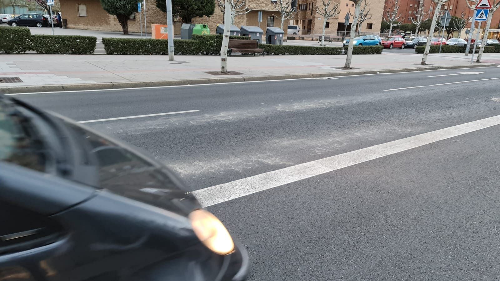 El plan de asfaltado de la ciudad, que llegó a algunos puntos en octubre de 2021, da muestras de 'fatiga' en los viales y se deja ver un material visiblemente deriorado pese al escaso tiempo transcurrido | El 'plan de asfaltado' tiene un coste de cuatro millones de euros para la ciudad. 
