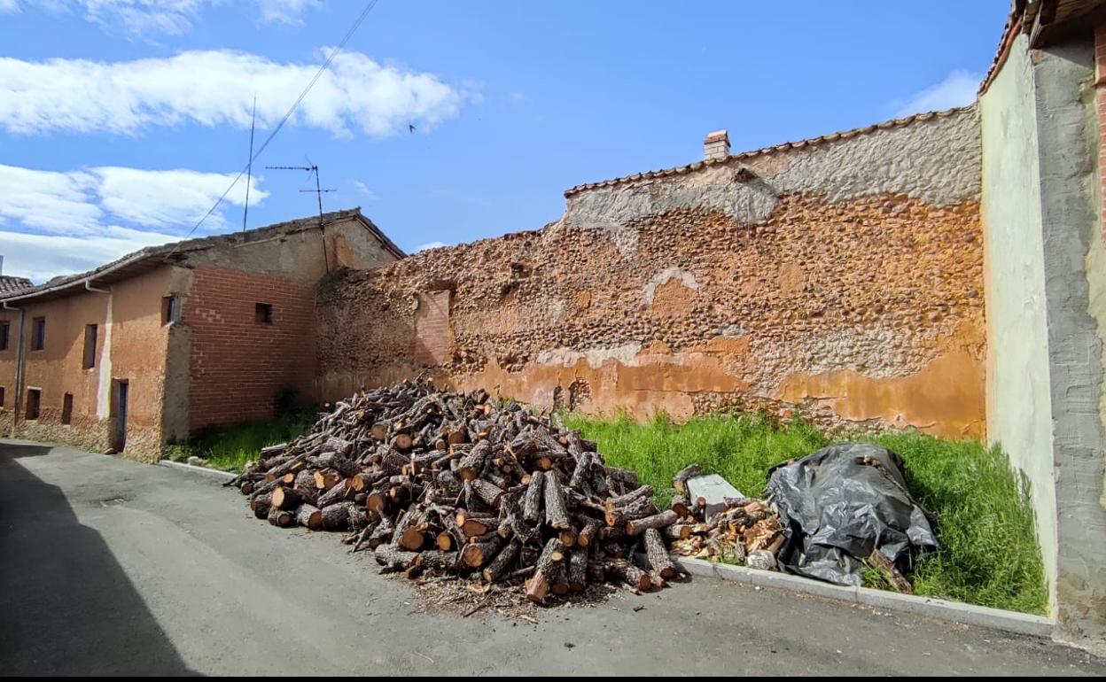 La Diputación de León restaurará un tramo de la muralla medieval de Almanza gracias al 'Programa R'.