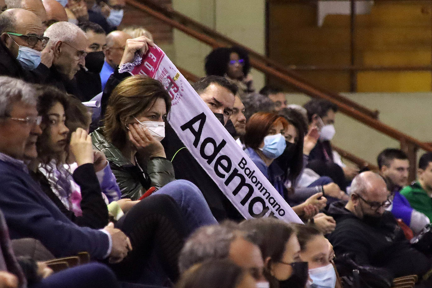 El conjunto marista supera a Torrelavega y sigue cerca de Europa