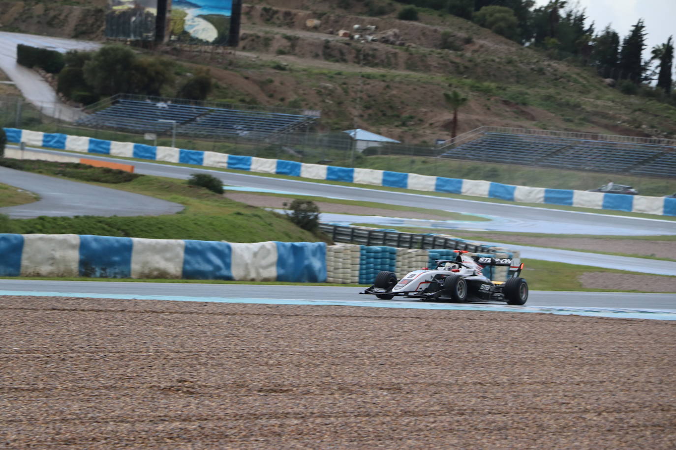 leonoticias acompaña al piloto leonés en una sesión de entrenamientos en Jerez.