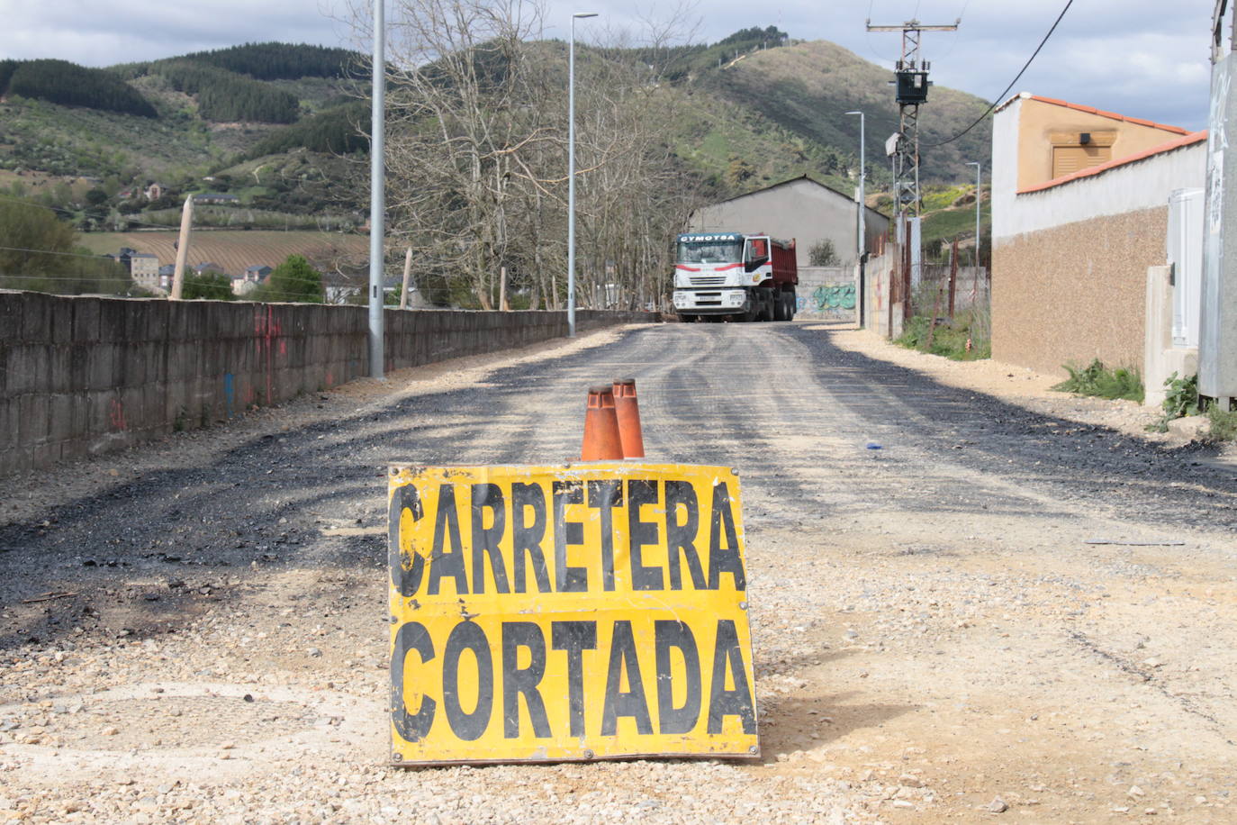 Inicio de las obras de asfaltado del camino del Matinot.