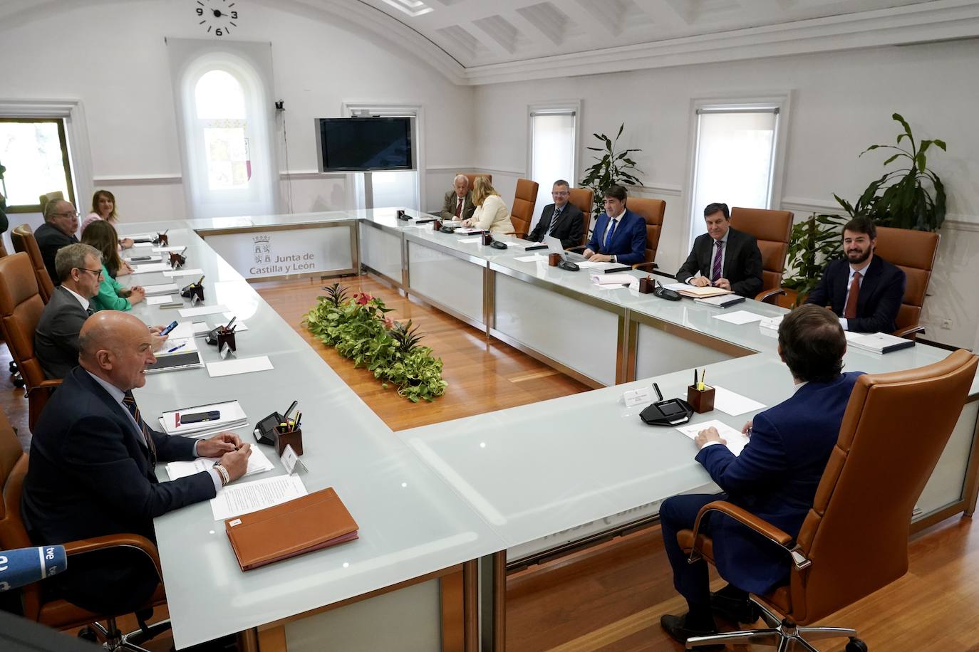 Primera reunión del nuevo gobierno de la Junta en la reunión del Consejo de Gobierno.