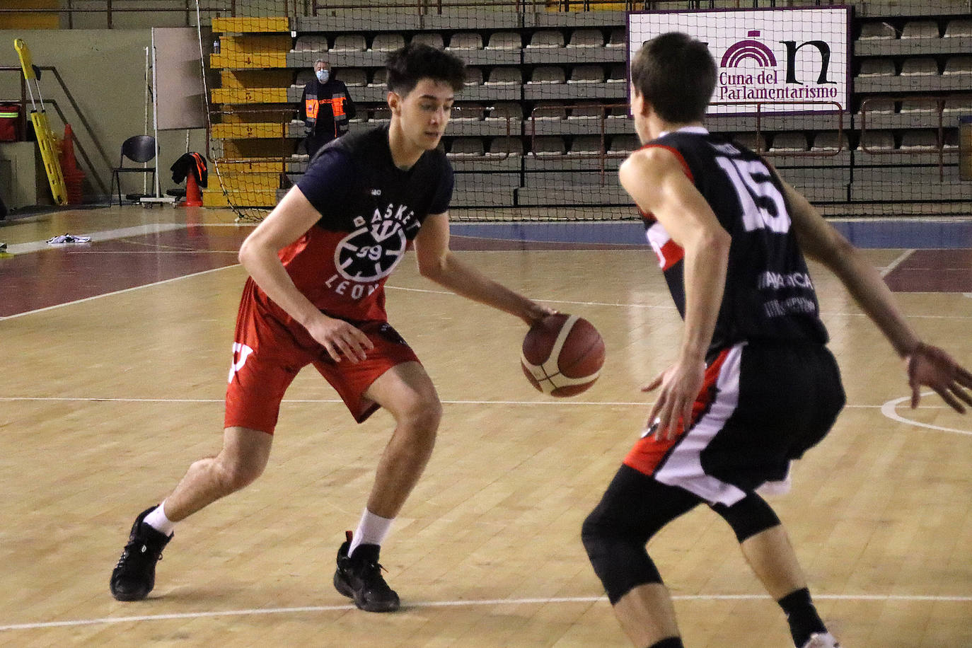 Imagen de archivo de un encuentro del ULE Basket León. 