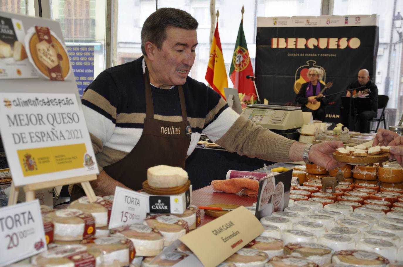Iberqueso abre sus puertas en Valencia de Don Juan con más de 30 productores de la península ibérica.