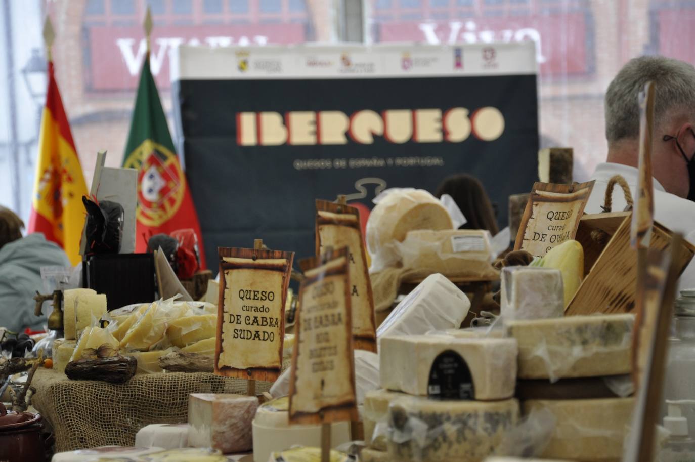 Iberqueso abre sus puertas en Valencia de Don Juan con más de 30 productores de la península ibérica.