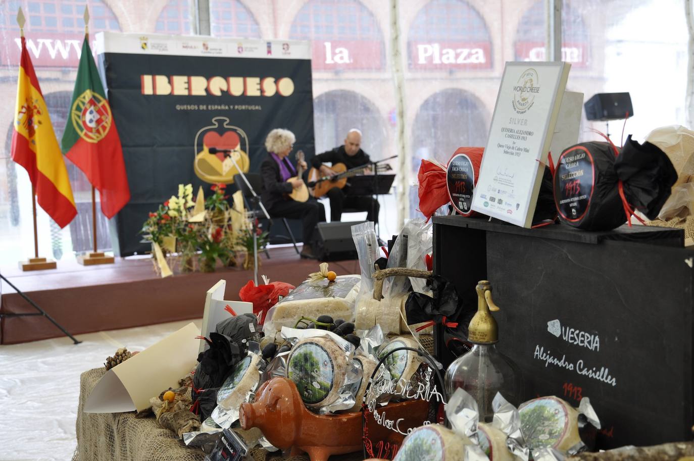 Iberqueso abre sus puertas en Valencia de Don Juan con más de 30 productores de la península ibérica.