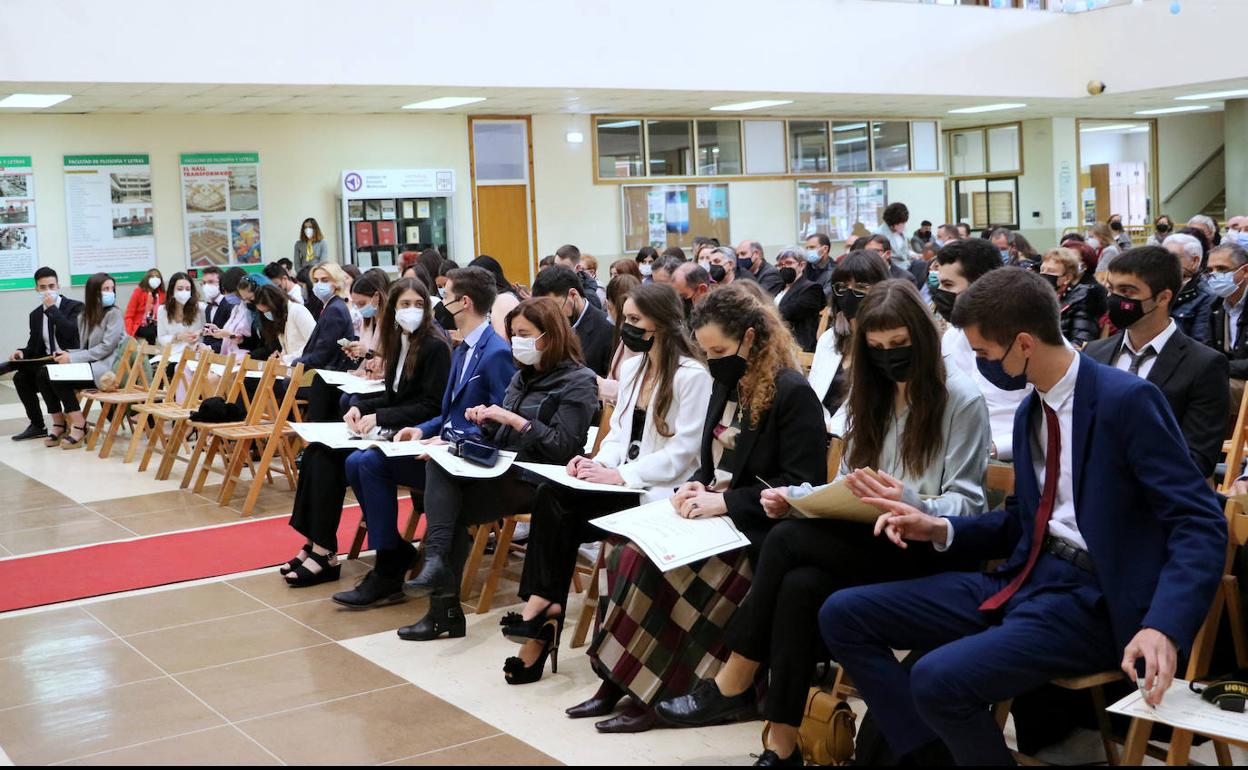 Graduación en la Facultad de Filosofía y Letras.