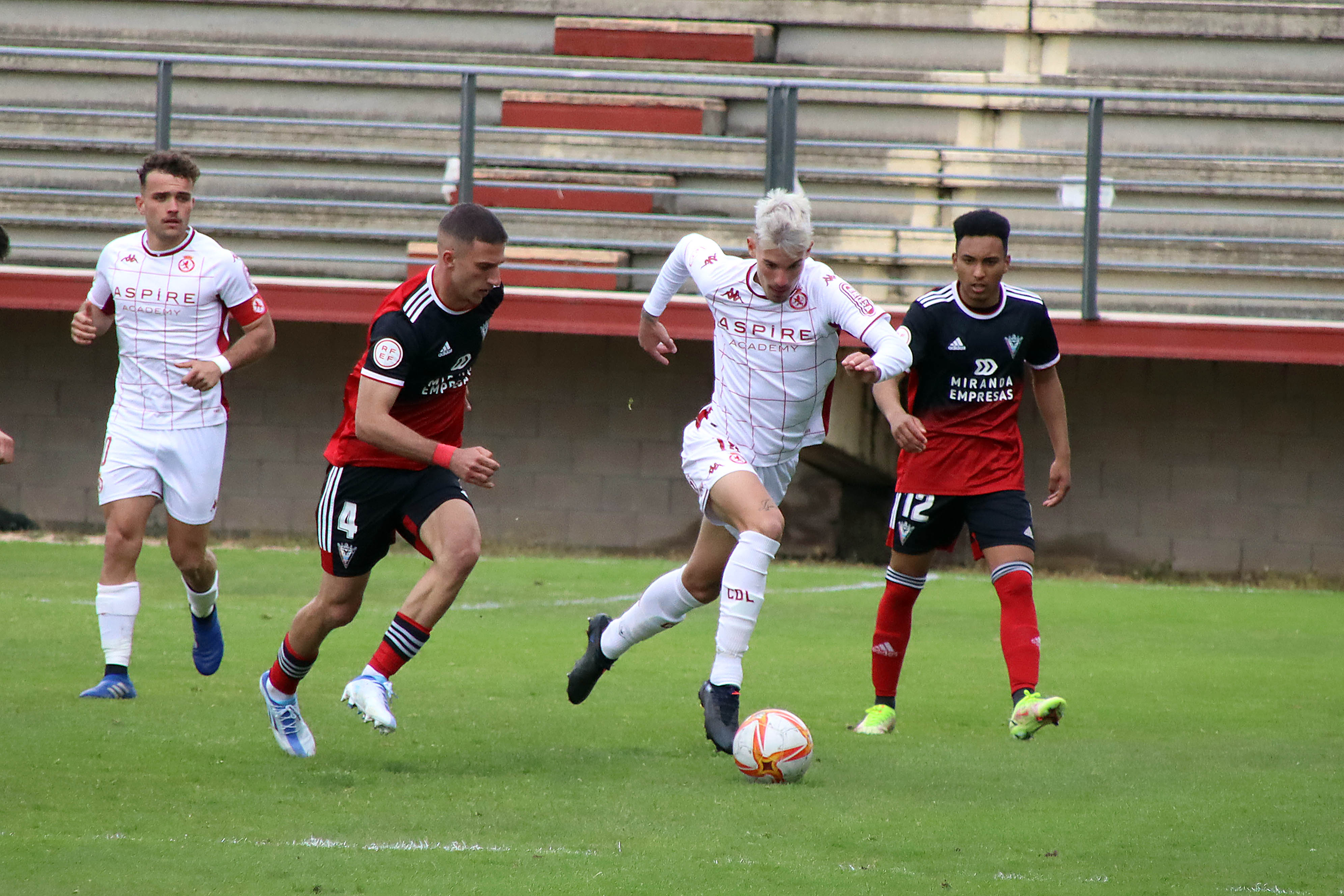 Imagen del encuentro entre el Júpiter Leonés y el Mirandés 'B'. 