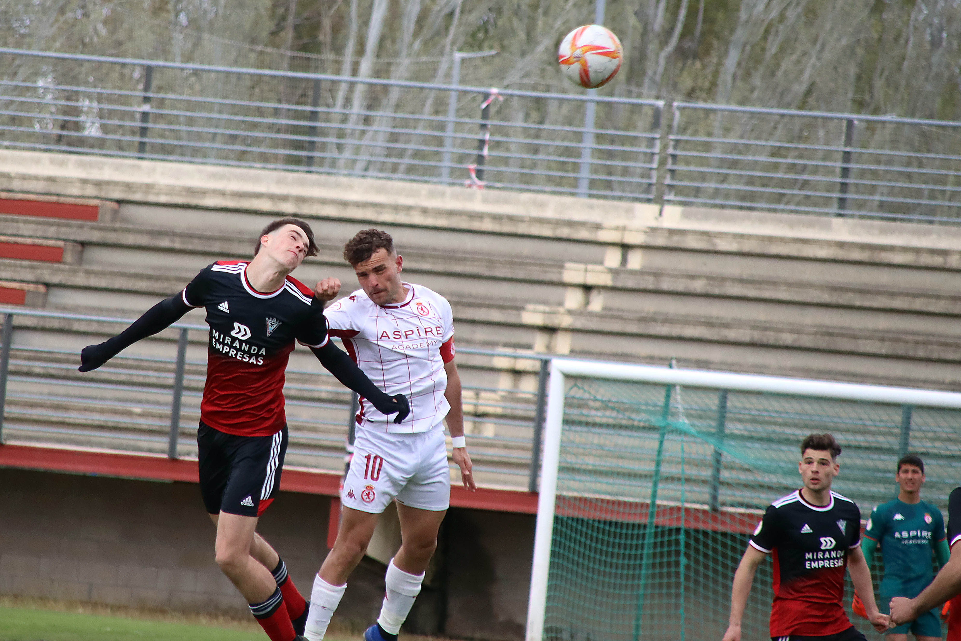 Imagen del encuentro entre el Júpiter Leonés y el Mirandés 'B'. 