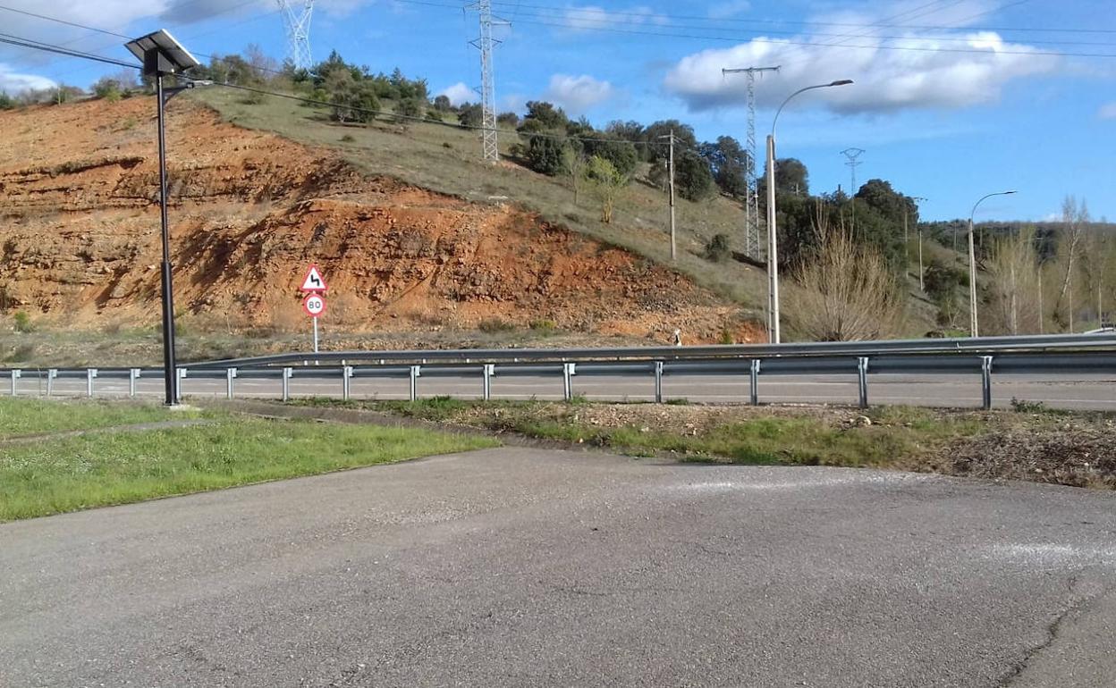 Carretera CL-626 que une las localidades de Cistierna y Sorriba del Esla para la realización de dicho cruce peatonal