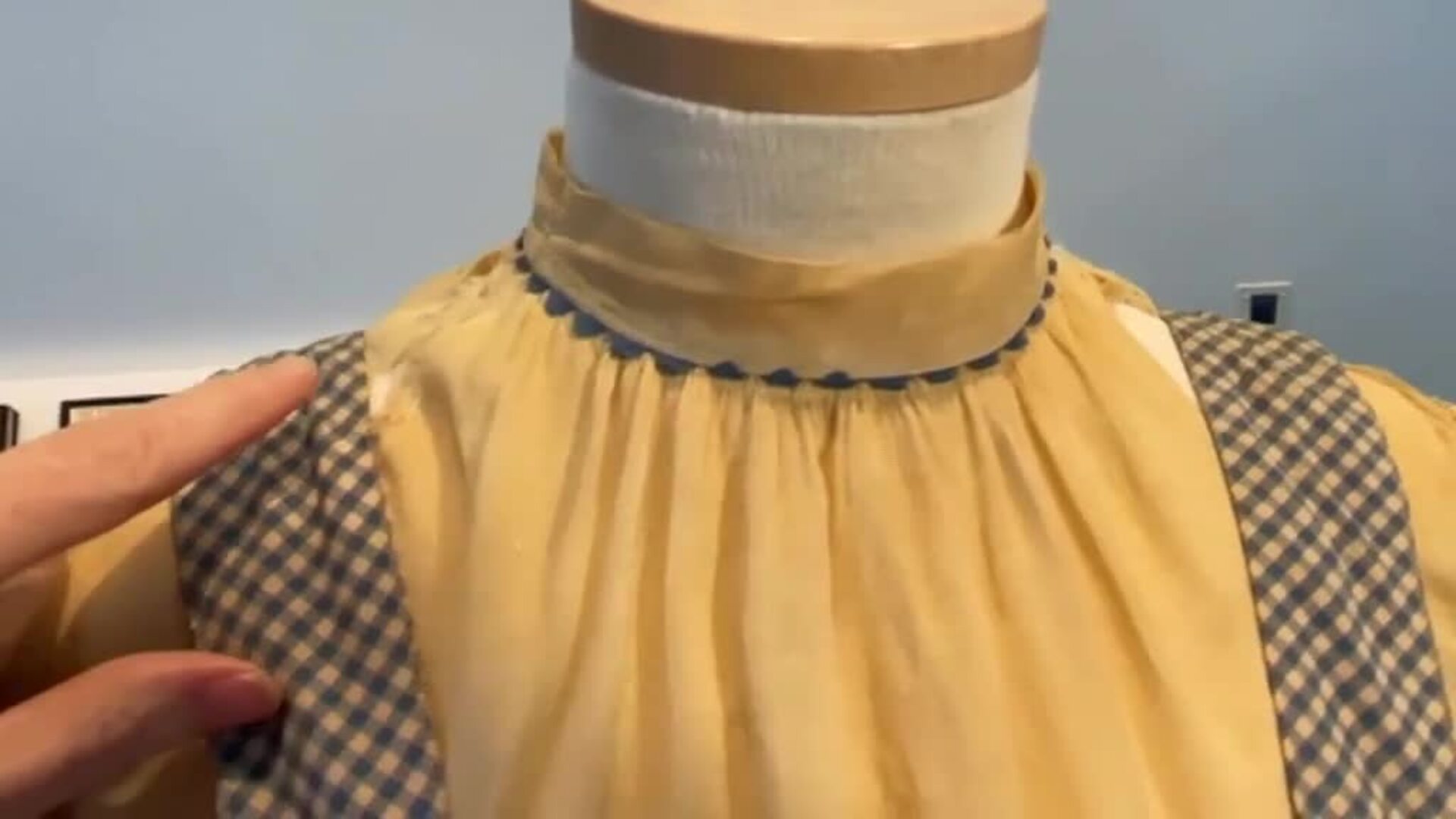 El vestido de Dorothy en 'El Mago de Oz' sale a subasta en Los