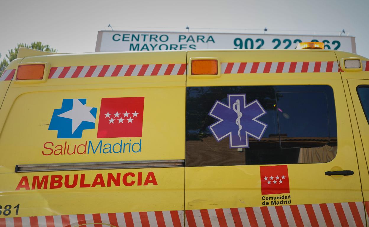 Una ambulancia de SaludMadrid.