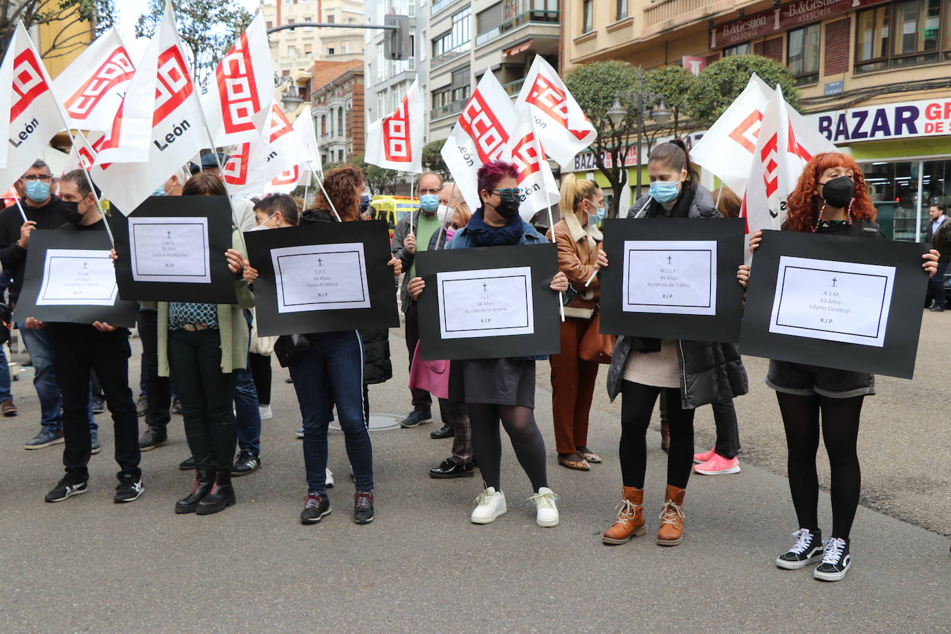 UGT y CCOO se concentran para reclamar una mayor implicación en la prevención de riesgos laborales.