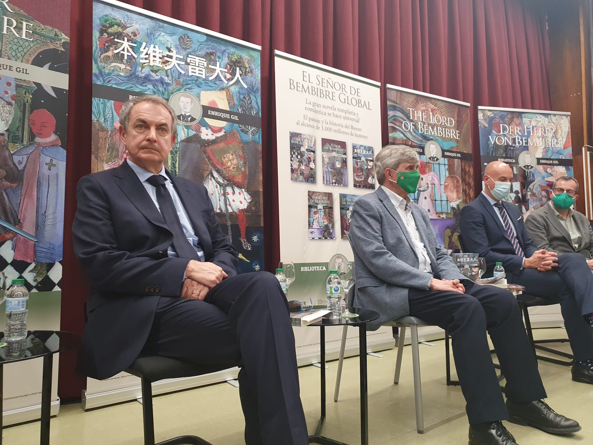 El expresidente del Gobierno, José Luis Rodríguez Zapatero, con el alcalde de la capital, José Antonio Diez y el rector de la Universidad de León, Juan Francisco García Marín