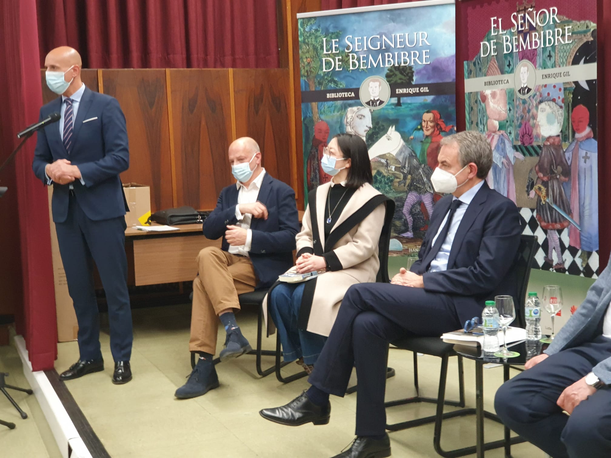 El expresidente del Gobierno, José Luis Rodríguez Zapatero, con el alcalde de la capital, José Antonio Diez y el rector de la Universidad de León, Juan Francisco García Marín