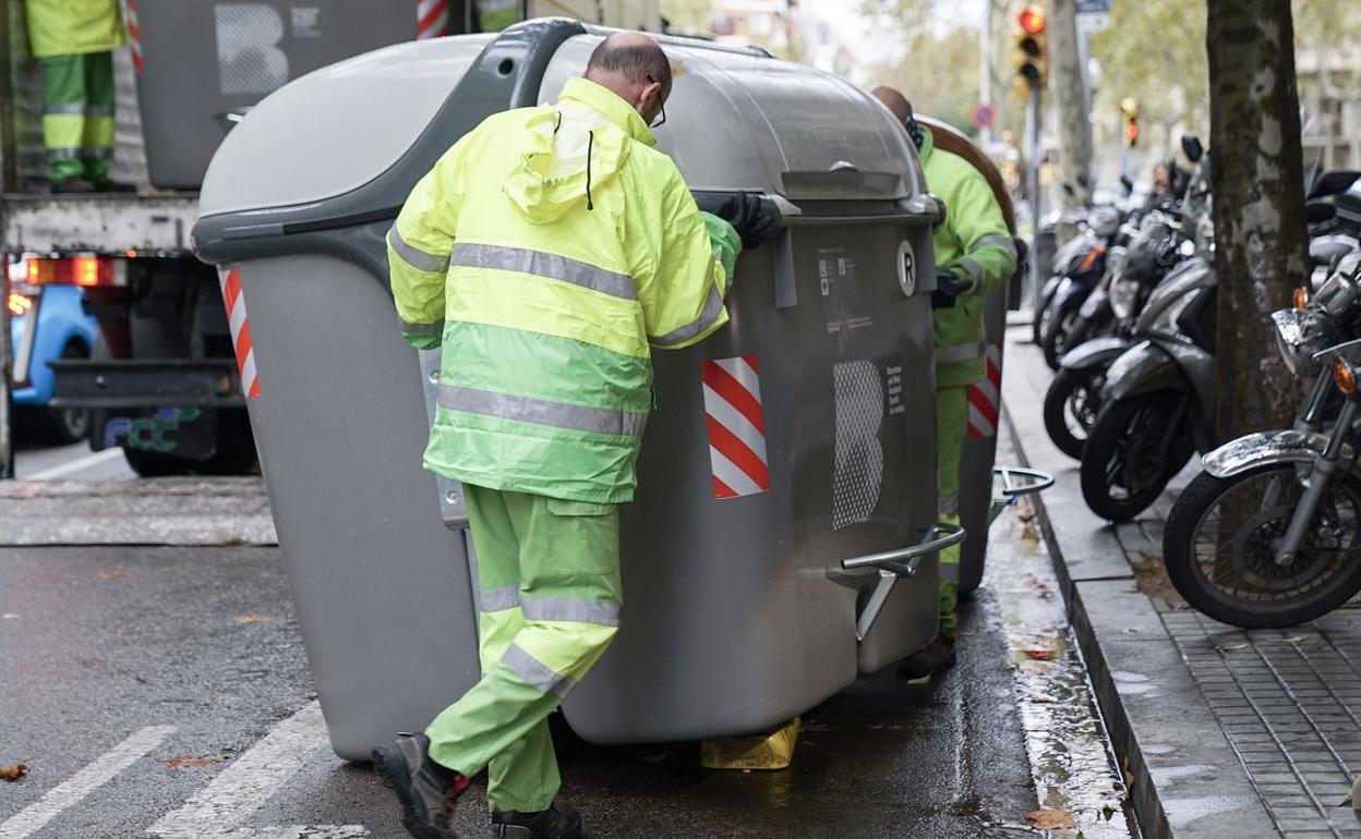 EL personal de limpieza viaria se incorpora al Ayuntamiento de León como personal 'fijo'. 