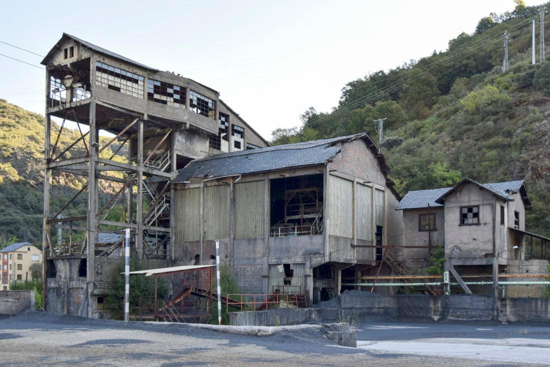 Instalaciones abandonadas del lavadero de la Recuelga, de Antracitas de Fabero.