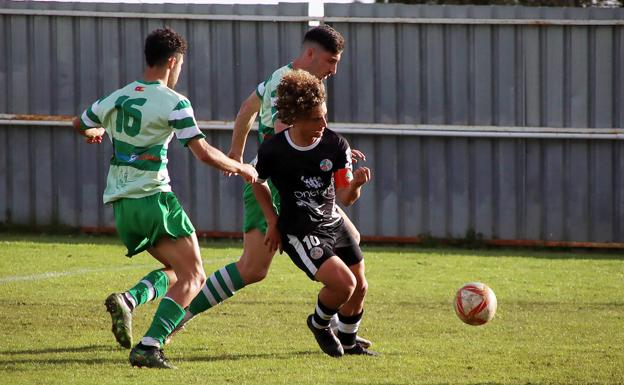 Galería. El Salamanca B plasmó sobre el campo que se jugaba mucho.