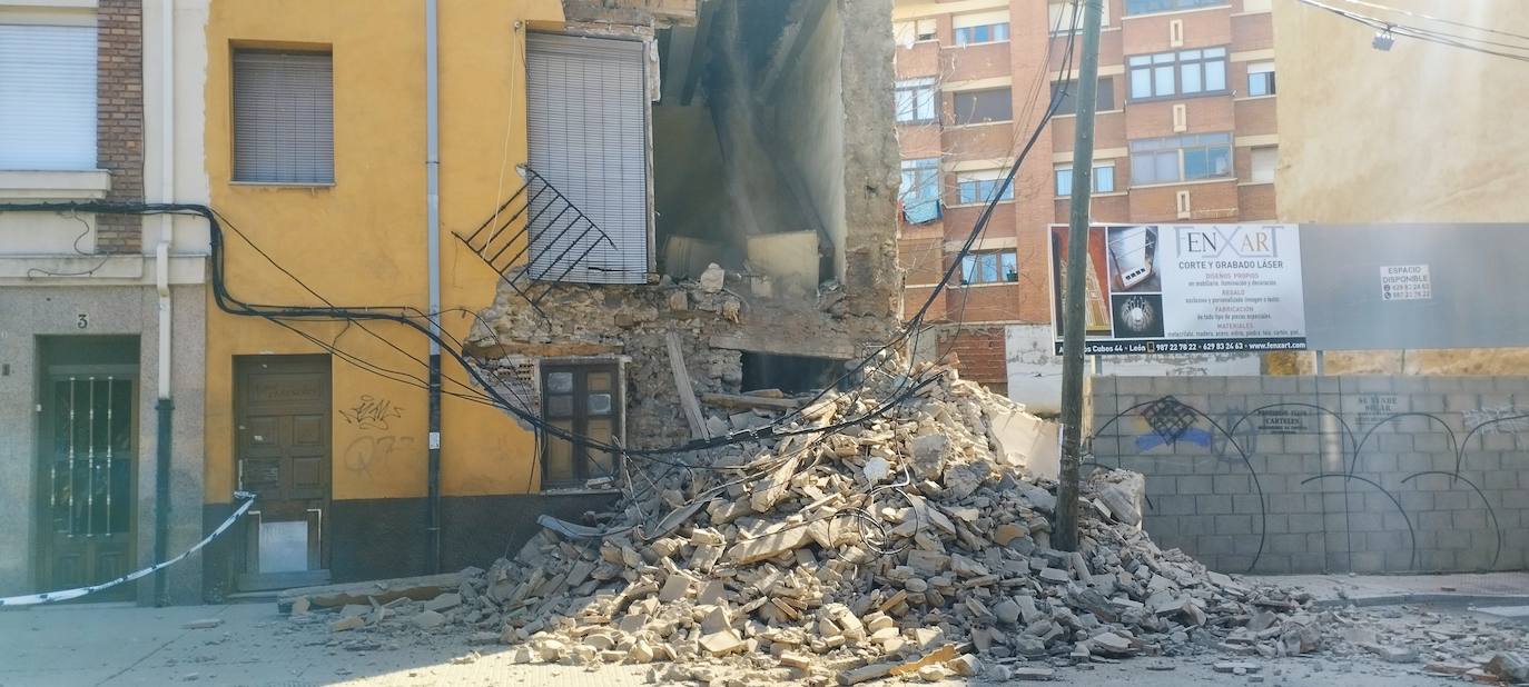 Fotos: Un edificio de León capital se derrumba en plena noche