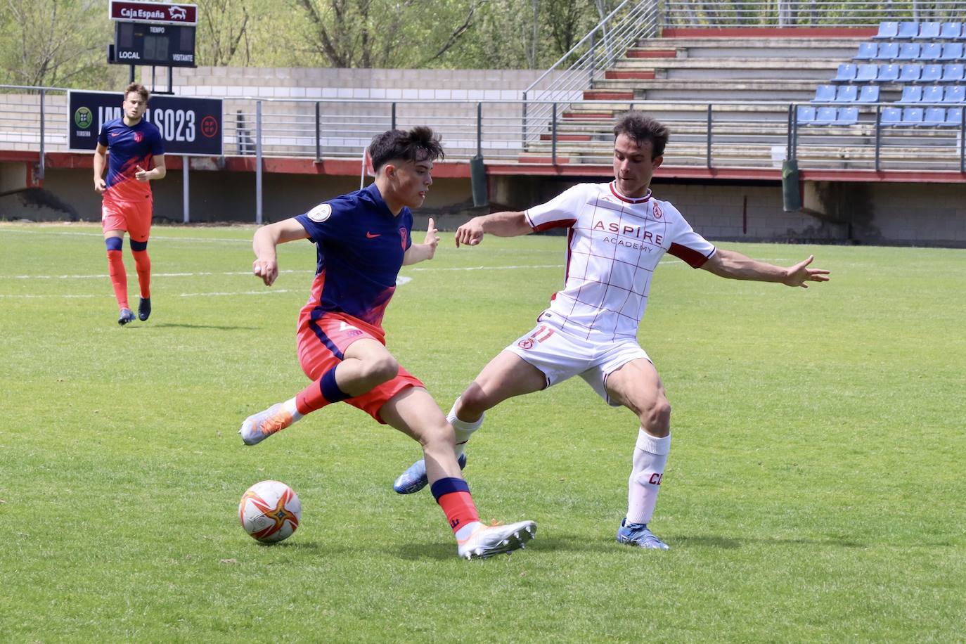 El conjunto leonés presenta batalla a los de Fernando Torres pero caen derrotados.