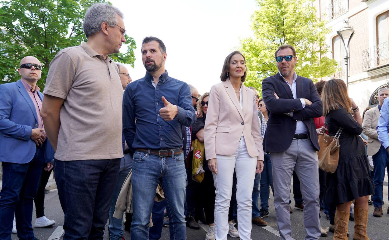 Luis Tudanca y Reyes Maroto en la manifestación del 1 de mayo. 