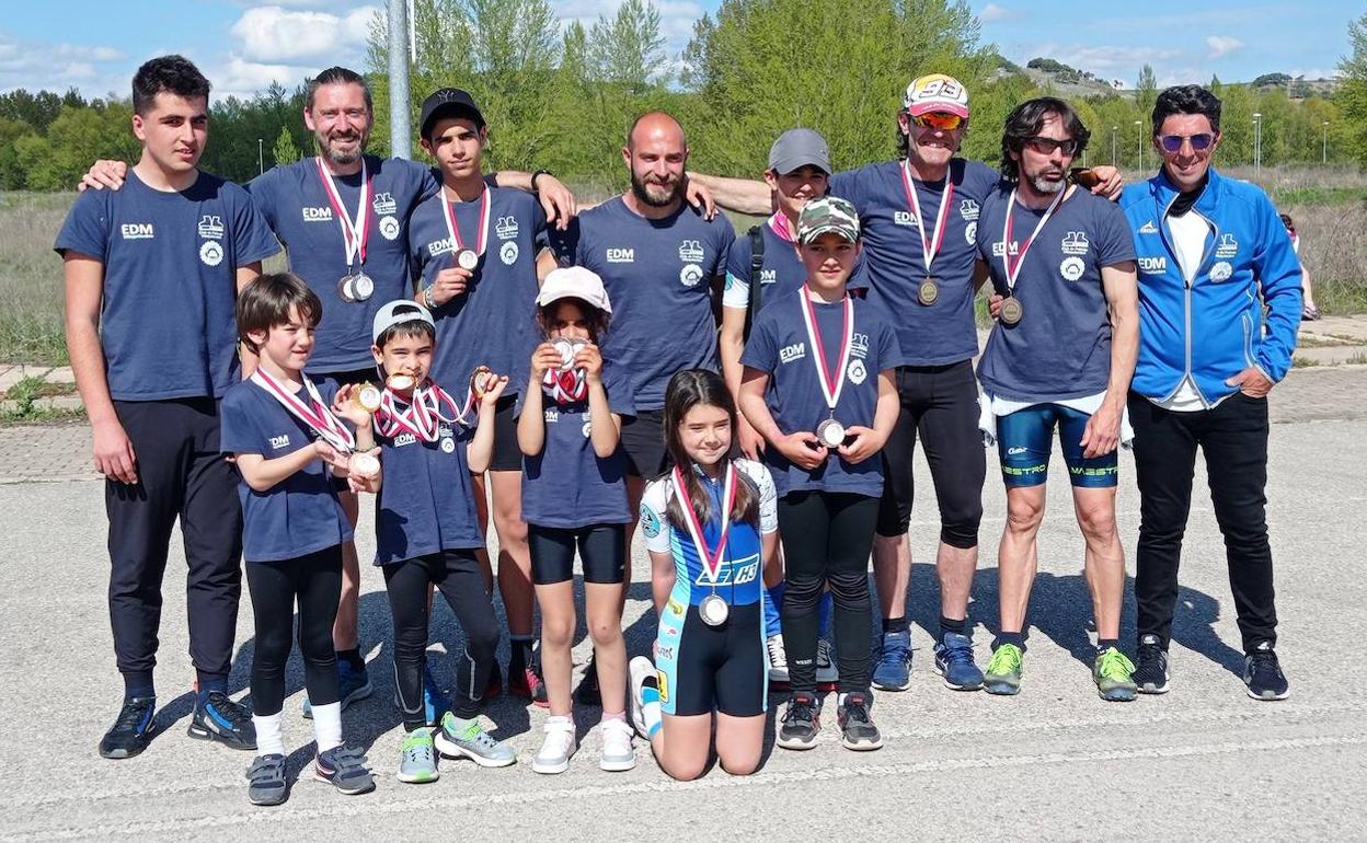 Medallistas del Club Patinaje Villaquilambre en el Campeonato de Castilla y León de velocidad en circuito.