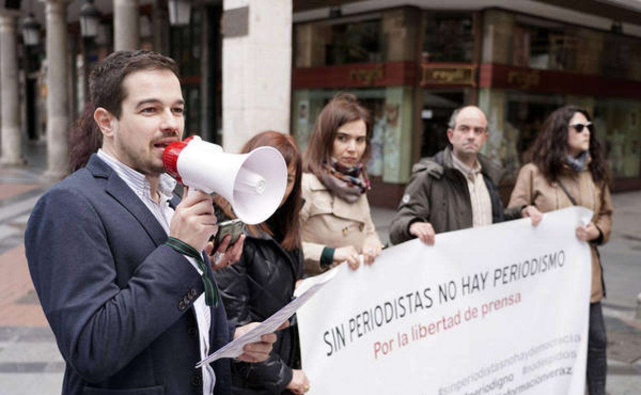 El Colegio Profesional de Periodistas de Castilla y León realiza una manifestación en Valladolid para conmemorar la celebración del Día Mundial de la Libertad de Prensa. 