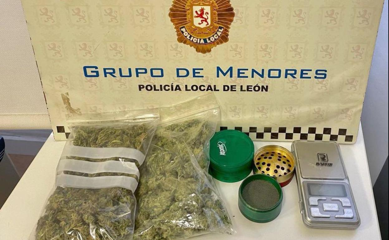 Imagen del material incautado por efectivos del grupo Paidos de la Policía Local de León. 