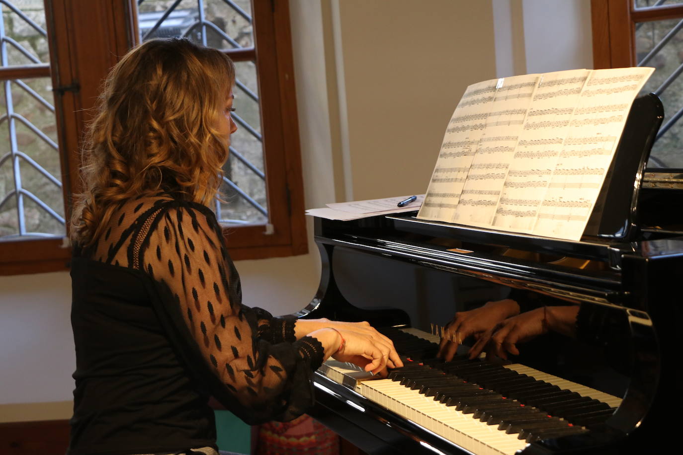 Presentación de la obra 'Réquiem por mi mano ausente' en Museo Casa Botines. 